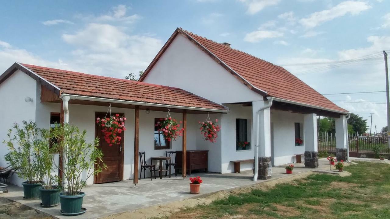 Hotel Oncsa Vendeghaz Gyöngyös Zewnętrze zdjęcie